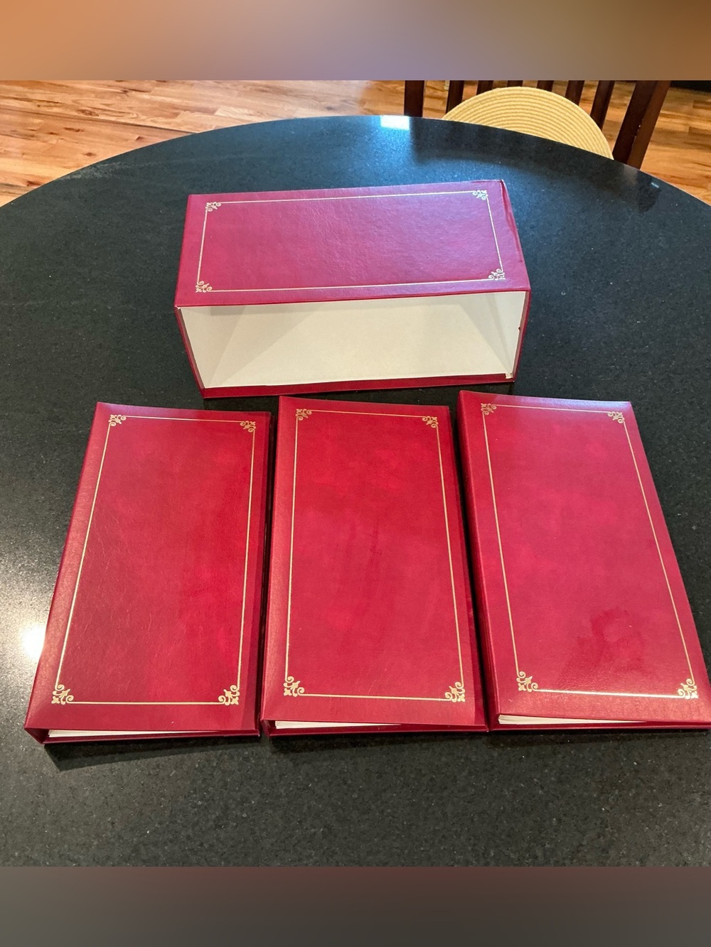 Le’ Memo 4" x 6" Pocket Photo Flip-up Library - Red